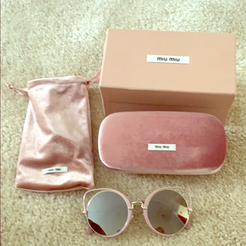 ❣️Brand new authentic Miu Miu sunglasses❣️